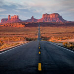 Route mythique de Monument Valley lors d’un road trip moto USA Ouest américain – road trip moto USA